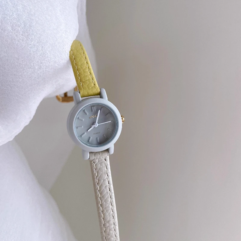 ساعة كوارتز مقاومة للماء 2025 هدية عيد ميلاد ساعة نسائية كلاسيكية أنيقة وبسيطة