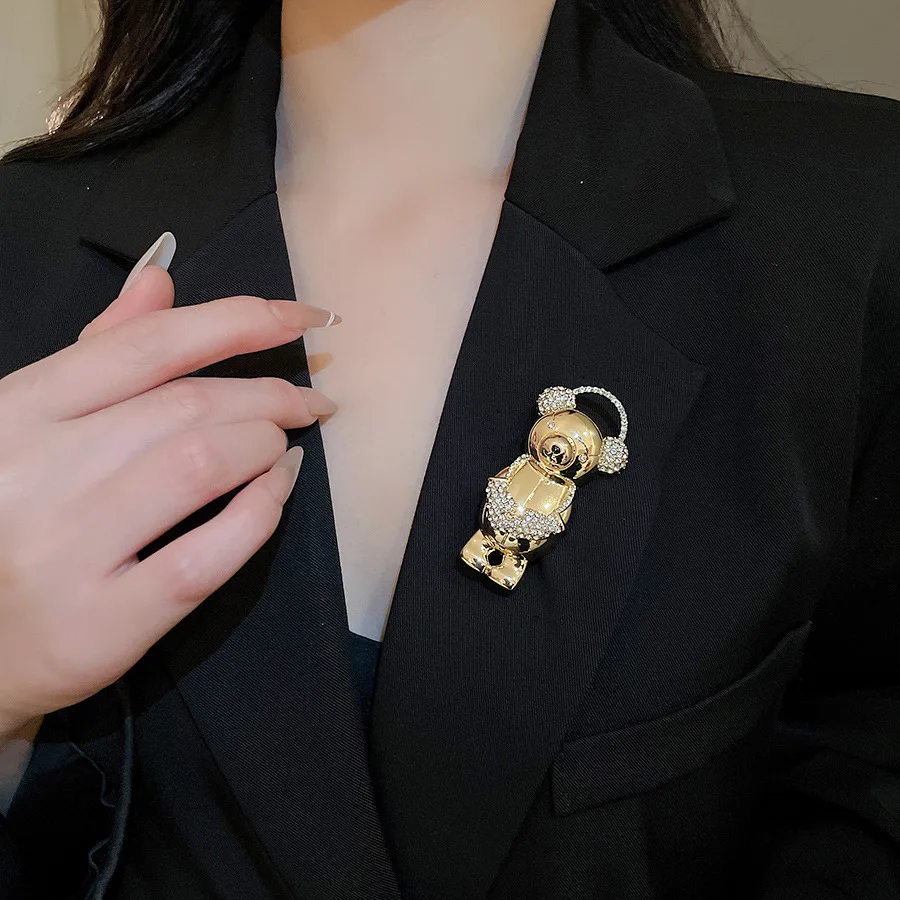 Gold Color Bear with Headset Brooches for Women Girls Cute Shiny Rhinestones Pins Party Banquet Suit Sweater Corsage Gifts K1