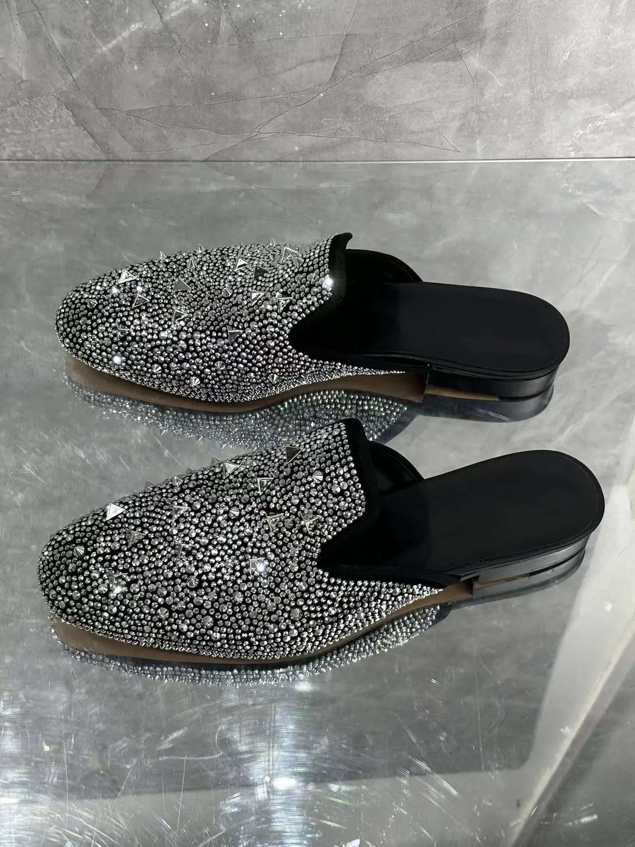 Luxury Crystal Decoration Man Summer Slippers Round Toe Comfortable Flat Heel Street Door Outside Black Mules Shoes For Men