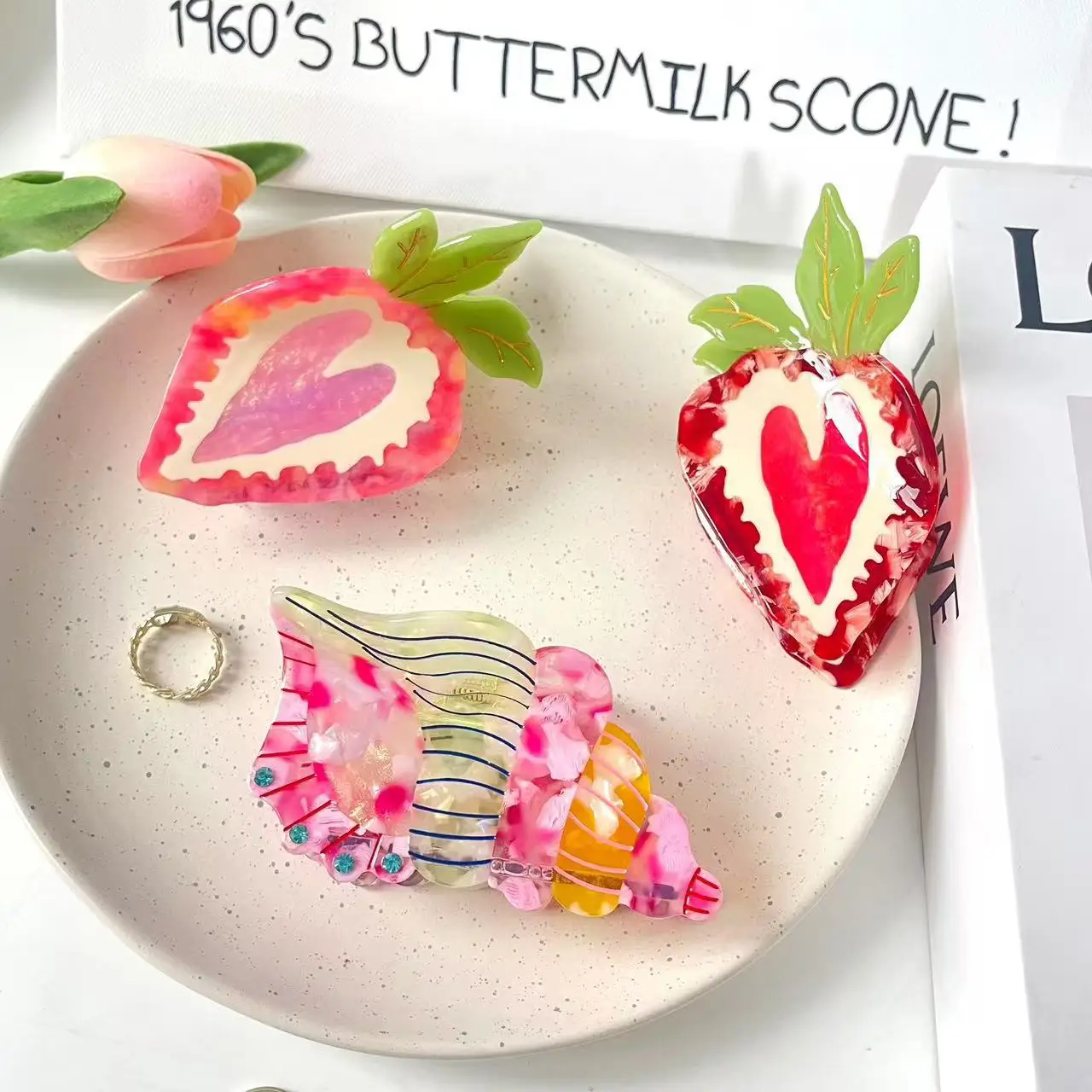 

Ladies' Hair Claw Clips Conch For Girl Cute Kawaii Heart Sweet Acetic Acid Hair Accessories Hair Grabs High-quality Strawberry