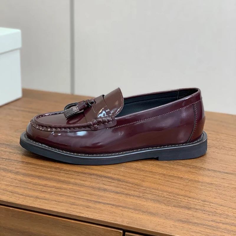 Patent Leather Solid Color Flat Lazy Loafers Women's Round Toe Tassel String Bead Decor Loafers Spring Autumn Retro Single Shoes