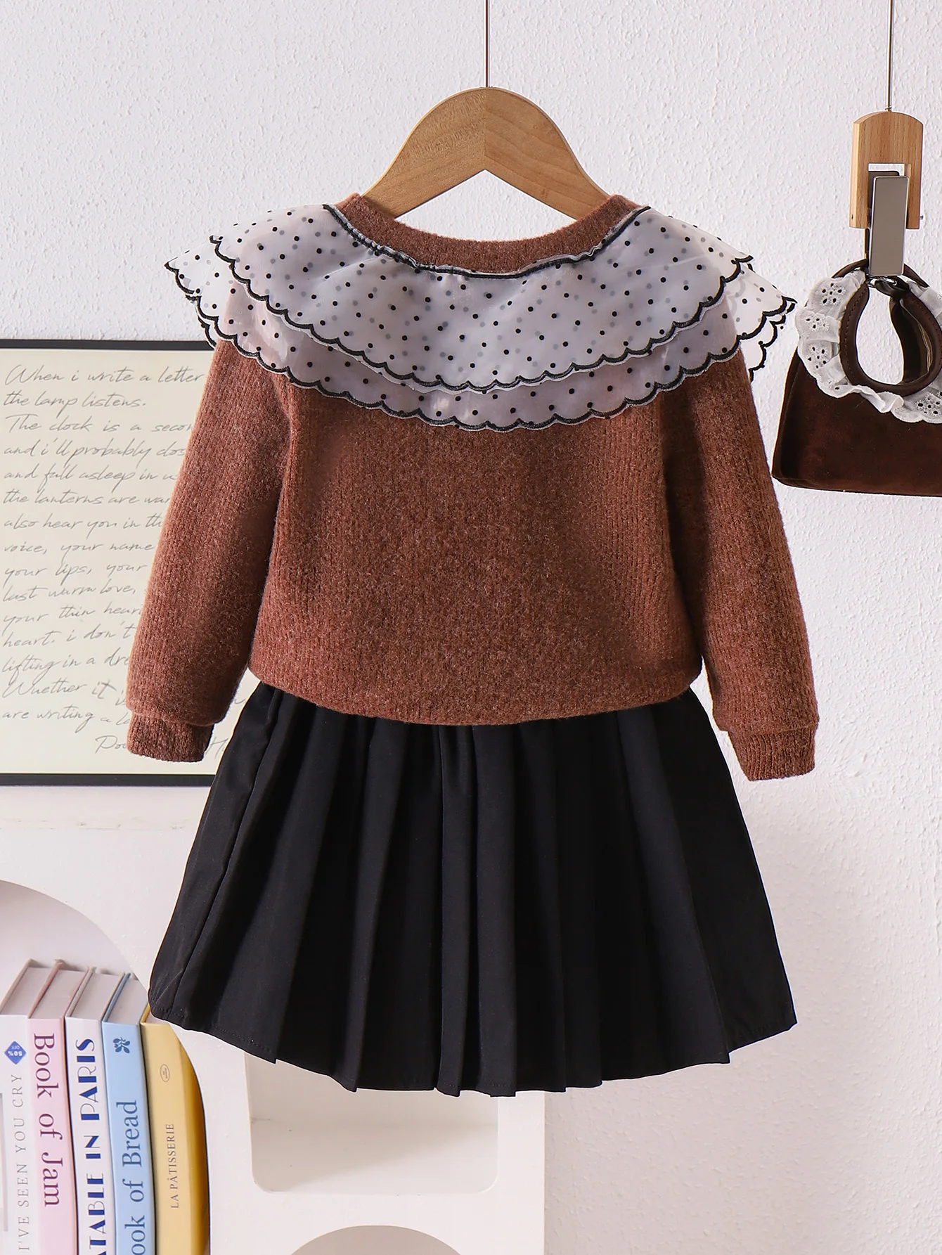 Cross-border Autumn and Winter New Girls Sweet and Comfortable 2-7 Years Old Brown Long-Sleeved Top + Black Skirt