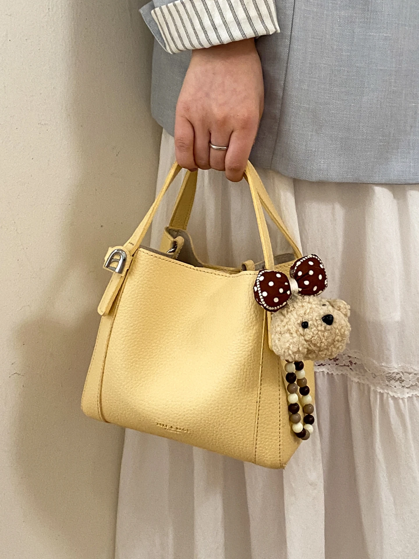 

ILINX 2026 Spring New Women's Shoulder Bag Casual Simple Style Handbag Crossbody Bucket Bag Commuting Bag Leather Handbag