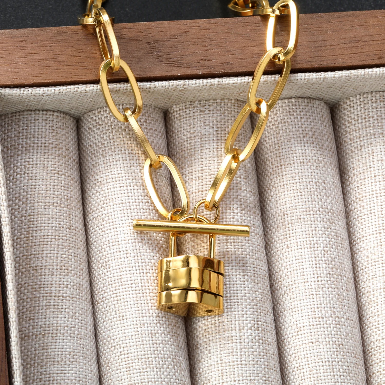 ASONSTEEL Fashion Love Lock Shape Pendant Necklace Thick Necklace Glossy Waterproof For Women Golden Choker Jewelry Punk Style