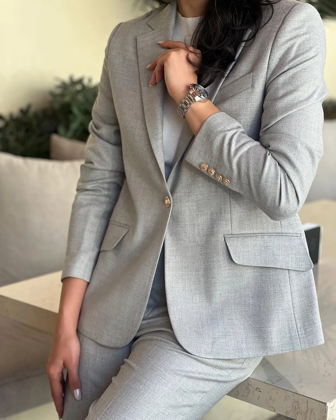 Op maat gemaakte 2-delige grijze damespakken blazerbroek slim fit notch revers één knop casual zakelijk kantoor damesoutfits op maat