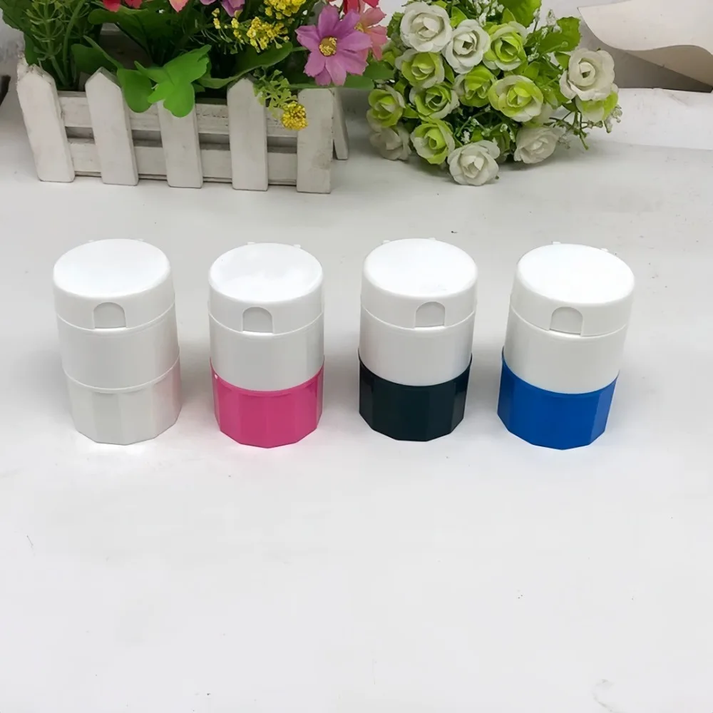 Broyeur de pilules quatre en un avec lame en acier inoxydable, broyeur de pilules de stockage conçu pour les nourrissons, les jeunes, les enfants, les personnes âgées, les animaux domestiques