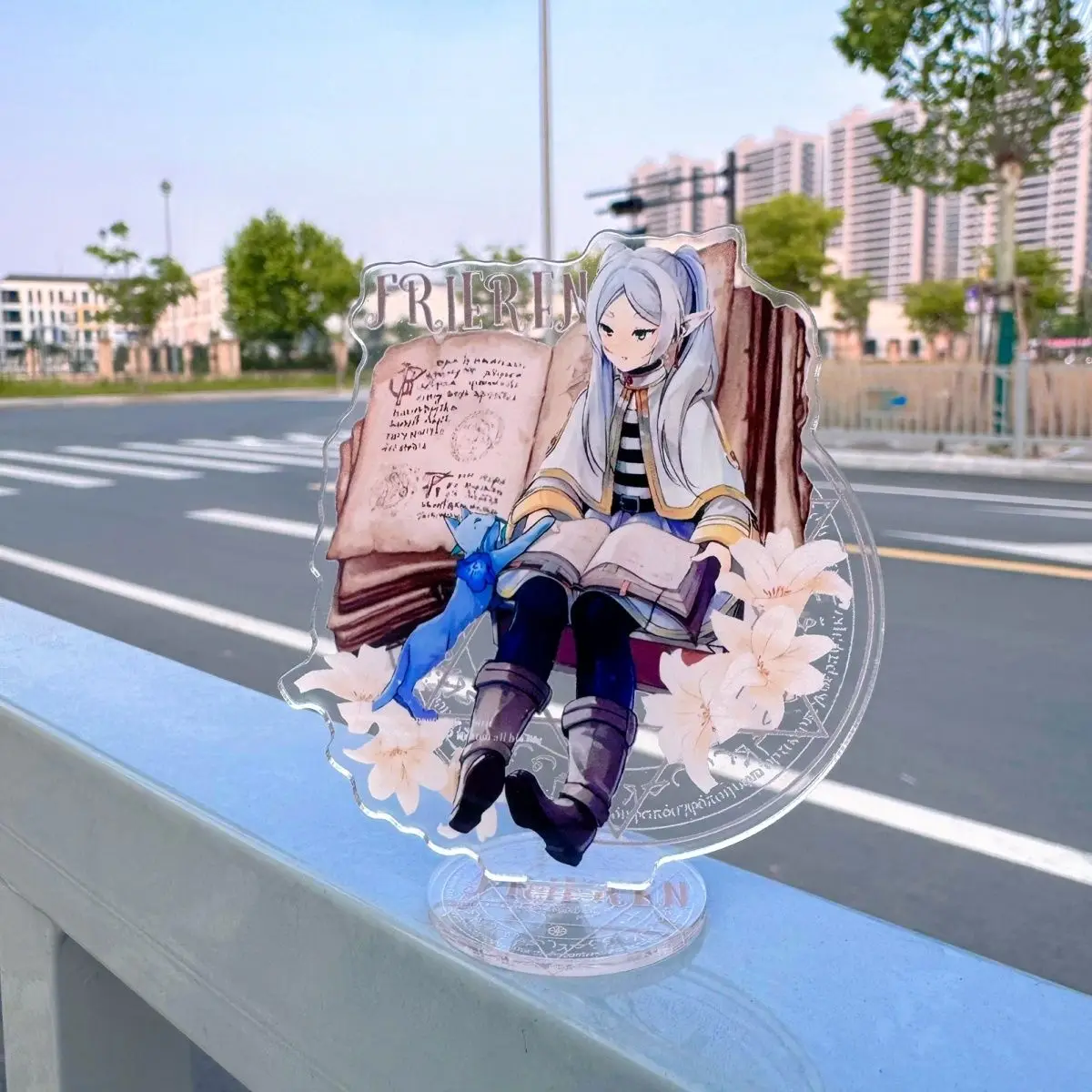 Frieren: Beyond Journey's End New Style Acrylic Standee - ديكور مكتبي لطيف وعالي القيمة، هدية مثالية للأصدقاء