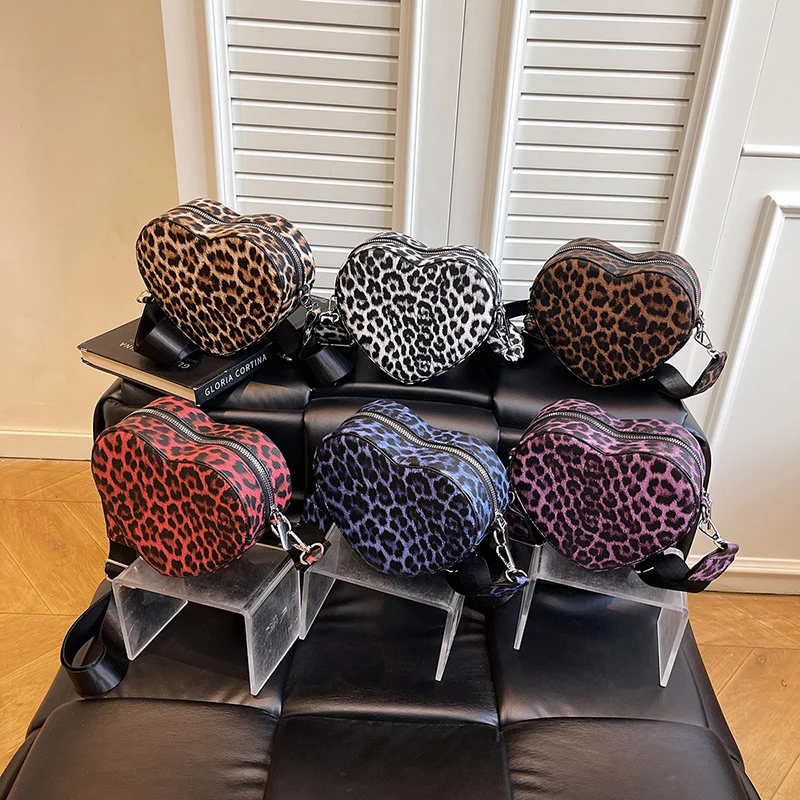 

Women's Leopard Print Heart Shaped Crossbody Bag Fashionable PU Leather Shoulder Bag with Adjustable Strap for Casual Daily Use