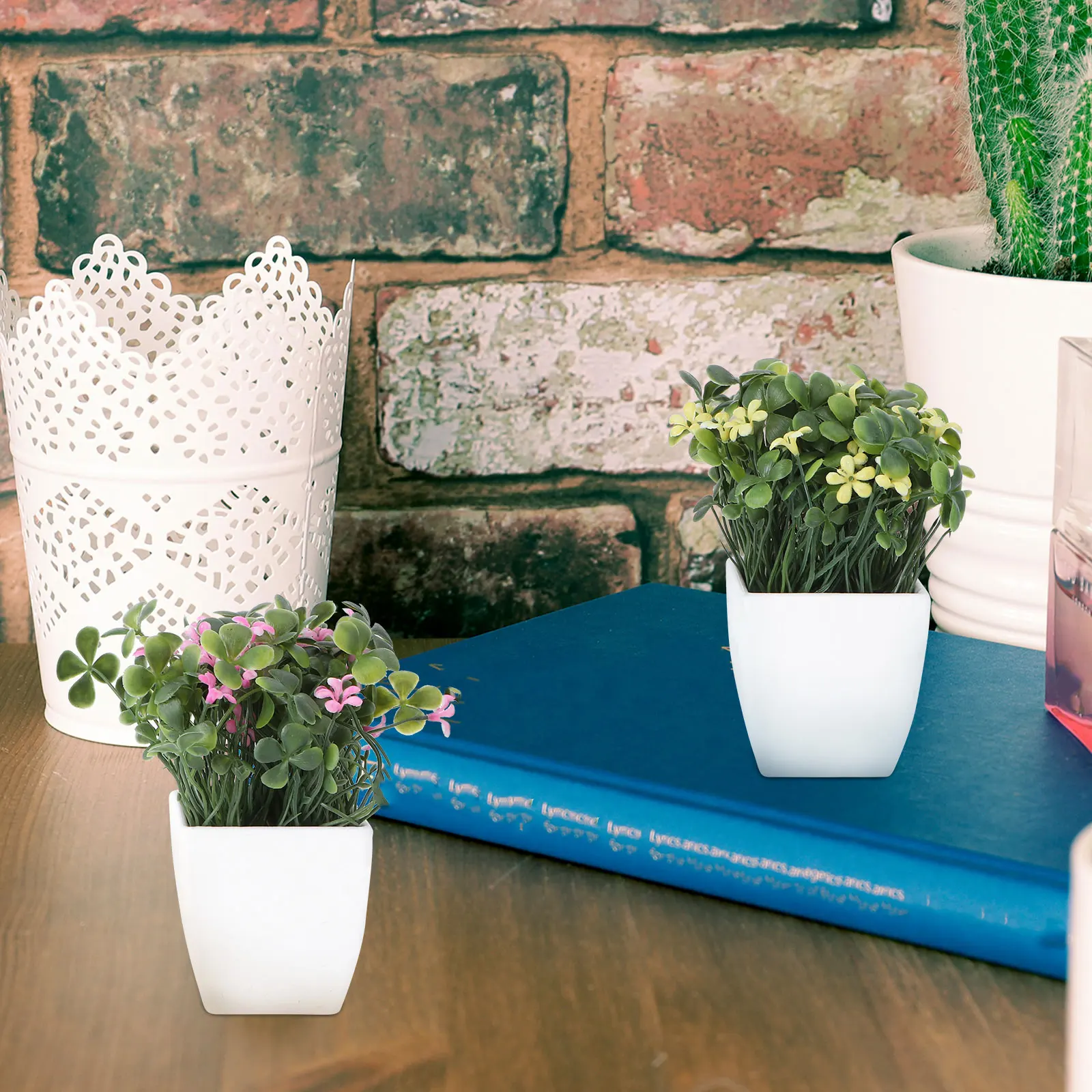 

2 Pcs Small Potted Decorative Flowers Reusable Decoration Artificial Plants Pots Household Four Leaf Clover Bouquets in Plastic