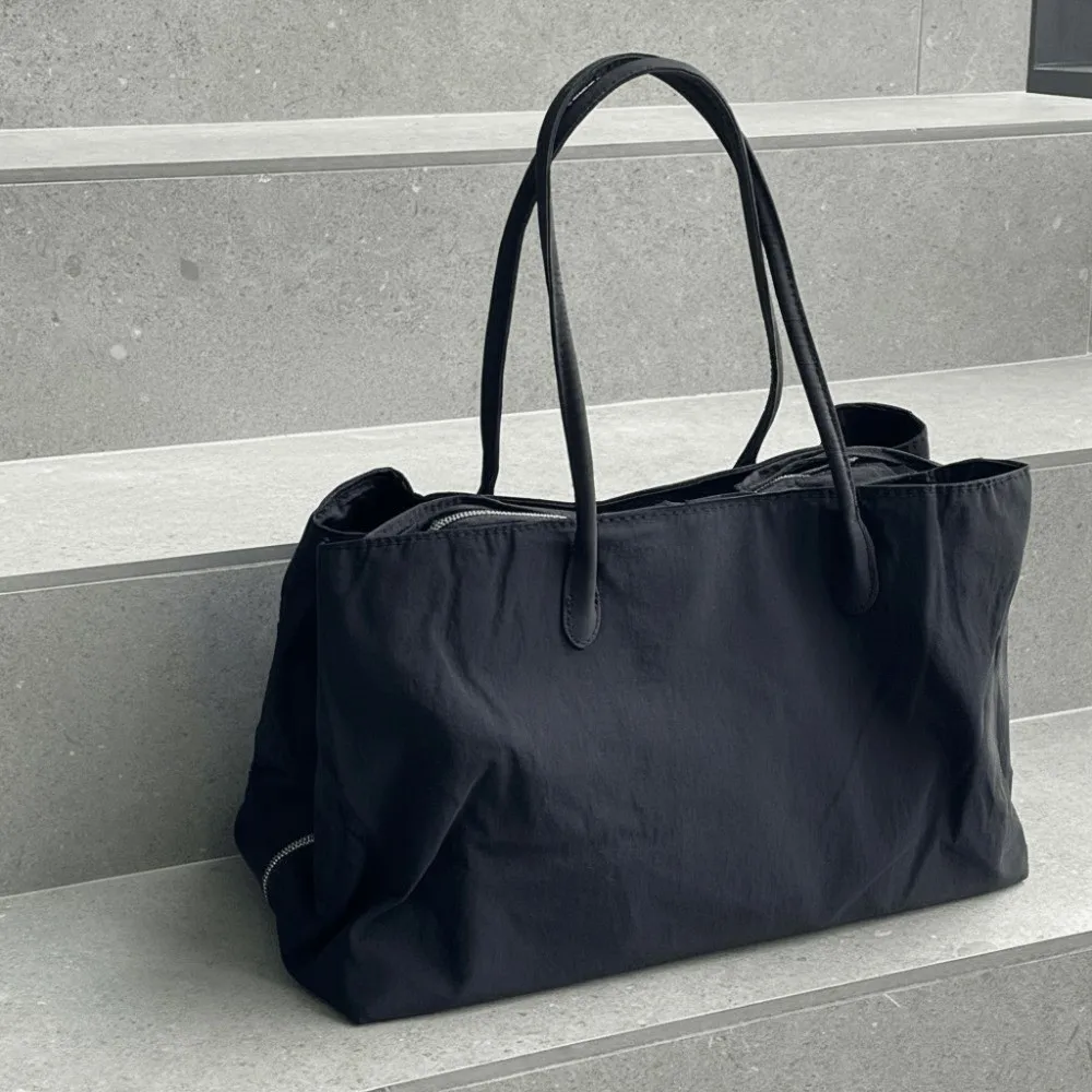 

Lightweight Nylon Travel Tote Bag New Design Blocked Light Large Capacity Bag Multiple Compartments Spring Summer