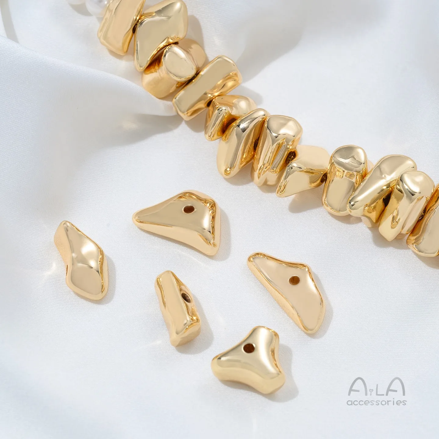 

Copper Plated 14K Gold, Irregularly Shaped Small Broken Gold Beads, Handcrafted Diy Crystal String Pearl Hand Necklace Accessory