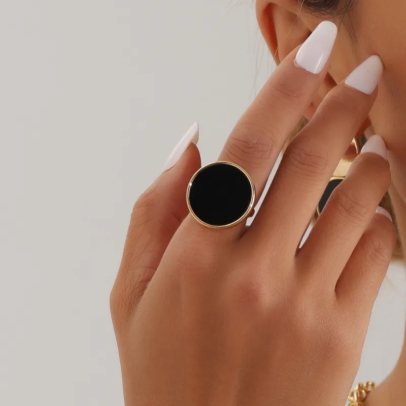 Creative Golden Color Imitation Black Fritillaria Adjustable Rings for Women Girls Vintage Round Shaped Metal Geometric Rings