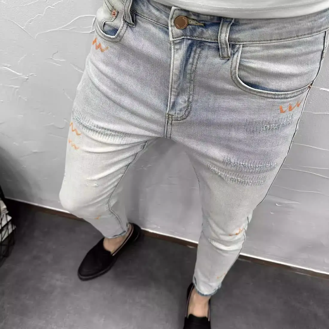 Mode stilvolle Herren schlanke Jeans Jeans Löcher und Stickerei gewaschen Distressed Designer Streetwear Freund Skinny Jeans Männer