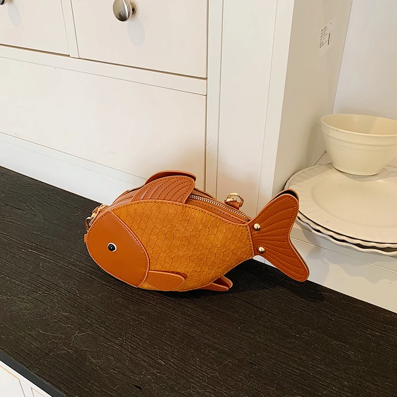 Koi-Fisch-förmige Umhängetasche, Damen-Sling-Bag, Kreative PU-Handtasche, Niedliches Einzigartiges Design für den täglichen Arbeitsweg, Münzbörse – Detail 4