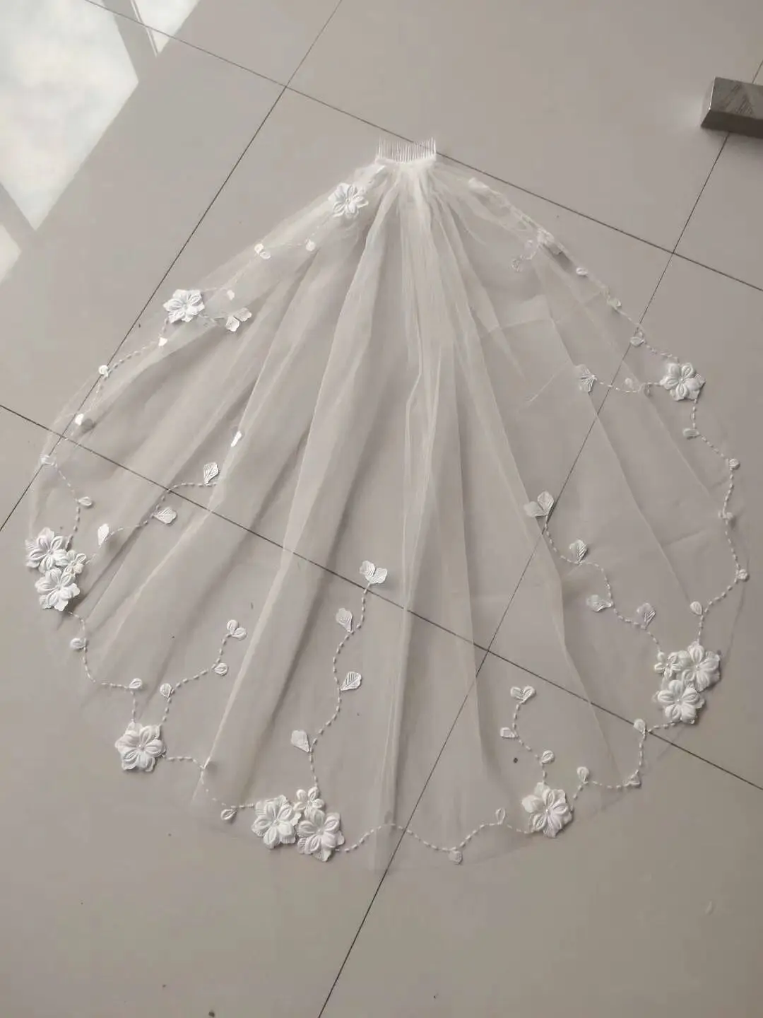 Romantici fiori fatti a mano 3D veli corti veli da sposa avorio con pettine accessori per la sposa