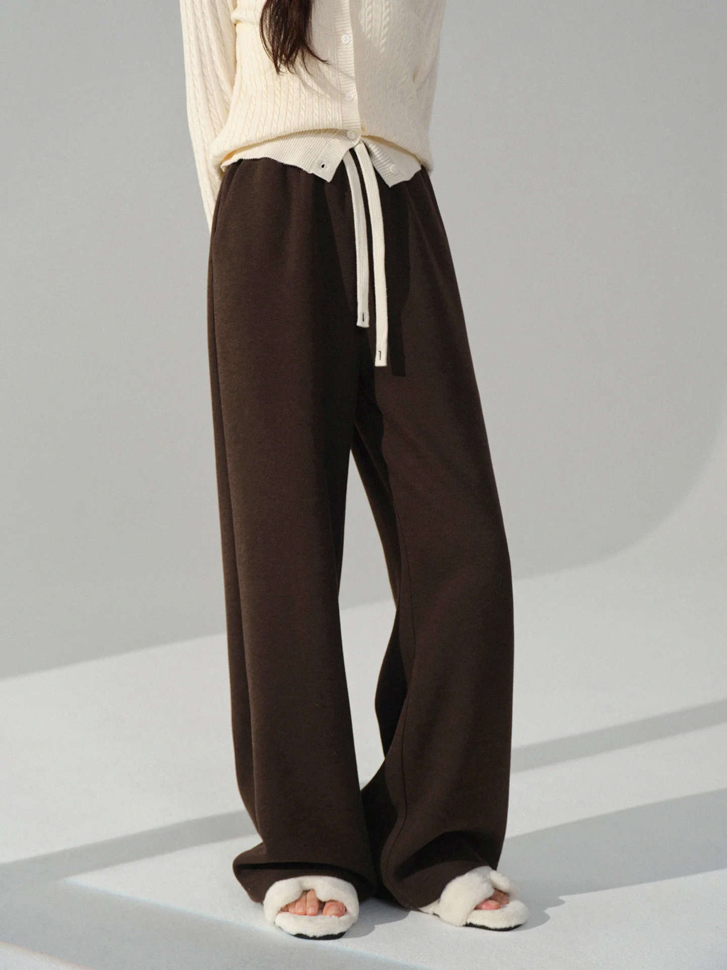 سراويل صالة فضفاضة عالية الخصر للنساء بخصر مطاطي وواسعة الساق سراويل رياضية كاجوال بطول الأرض للسيدات لخريف وشتاء