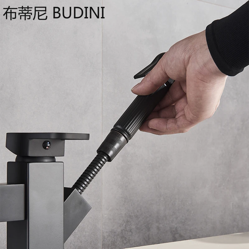 Rubinetto della cucina nero opaco estrarre Bidet Spray miscelatore acqua calda e fredda rubinetto rotazione a 360 gradi lavello gru rondella lavastoviglie