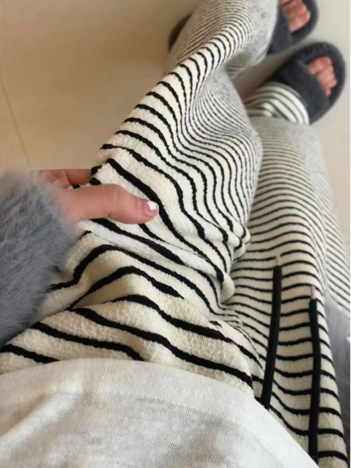 

Женские брюки с высокой талией, широкими штанинами, в полоску, свободного кроя, в корейском стиле, весна-осень, большие размеры, прямые, длинные, в пол, с эффектом стройности