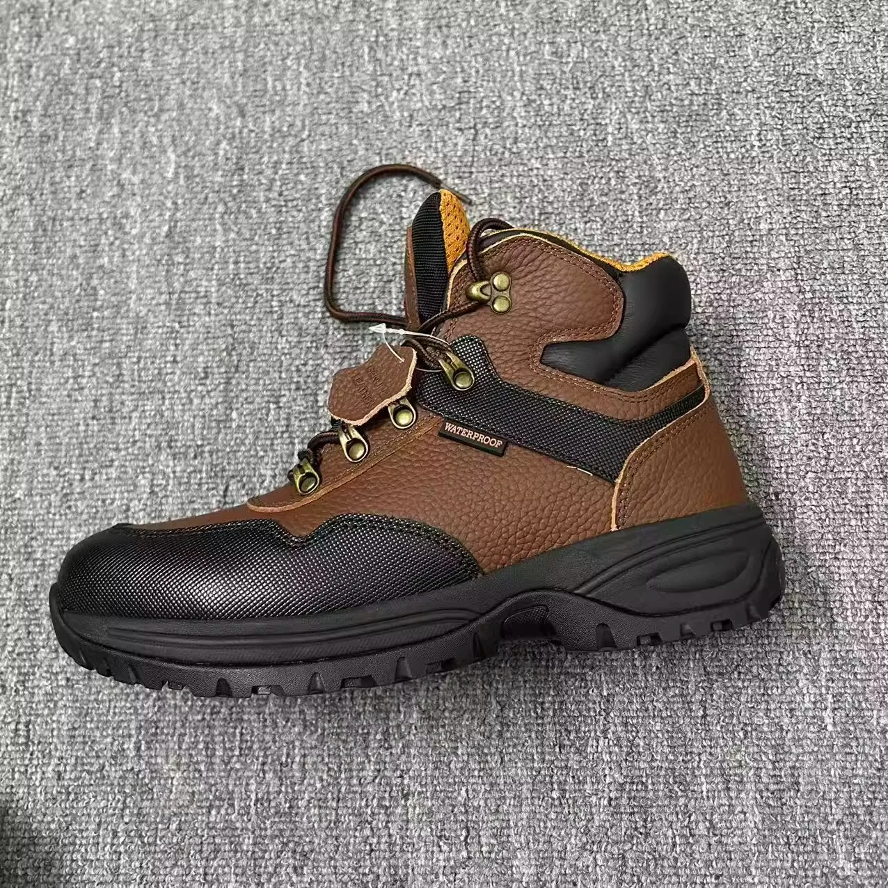 

Hot-Selling Outdoor Anti-Slip Durable Walking Shoes Sneakers / Walking Shoes Superior Traction Premium Quality