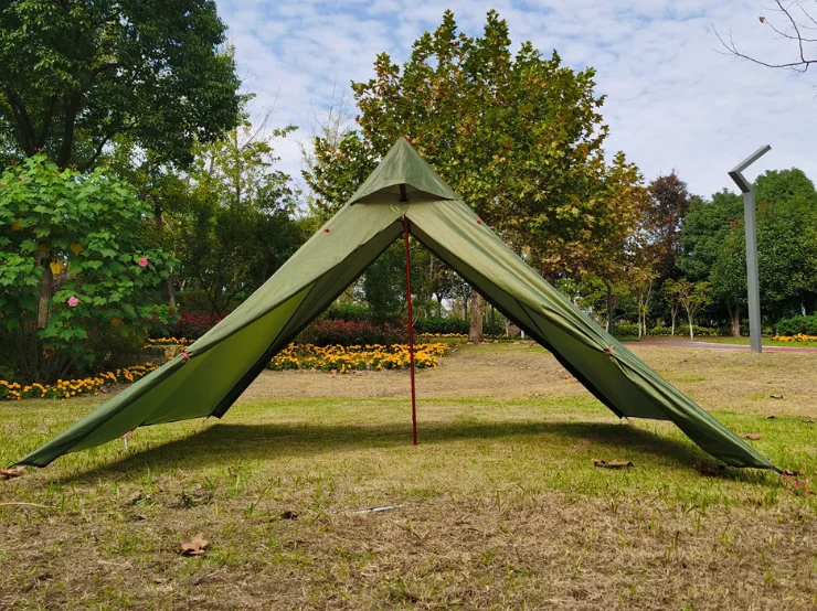 Tenda piramida portabel luar ruangan tenda Teepee Kemah tenda Tipi tahan air dengan lubang cerobong asap