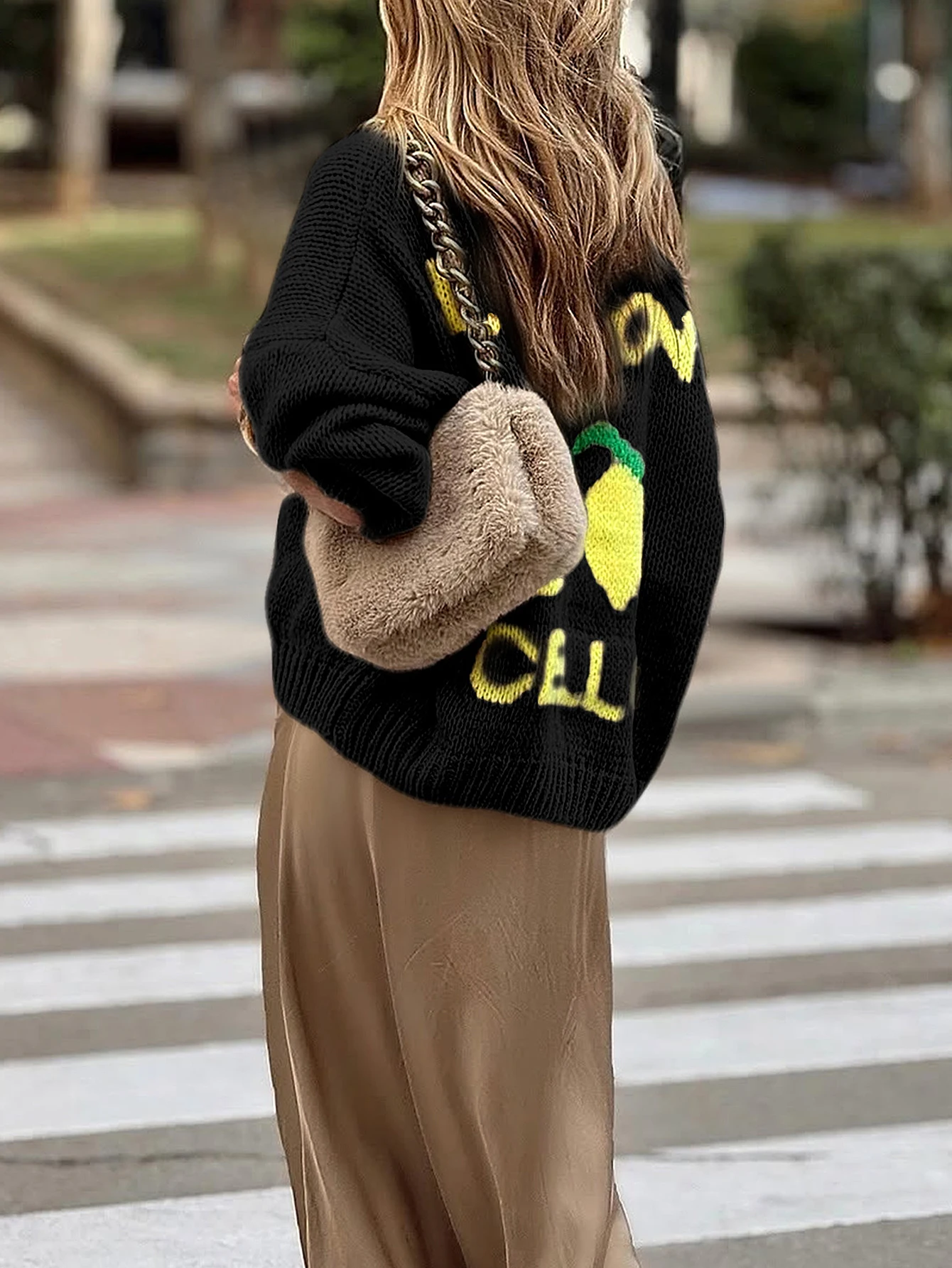 Damski sweter dzianinowy, luźny, wygodny, casualowy kardigan zapinany na guziki, idealny na jesień i zimę.