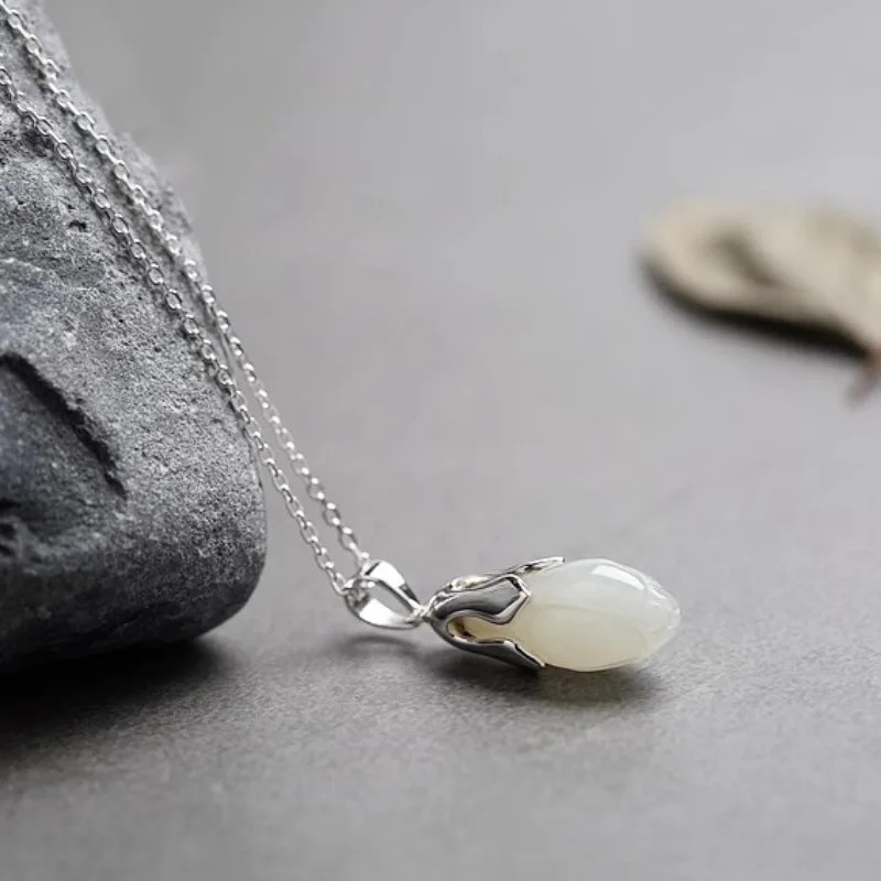 

Natural Hotan White Magnolia Flower Pendant Simple Fashion 925 Silver Necklace for women Fresh clavicle chain Jewelry gift
