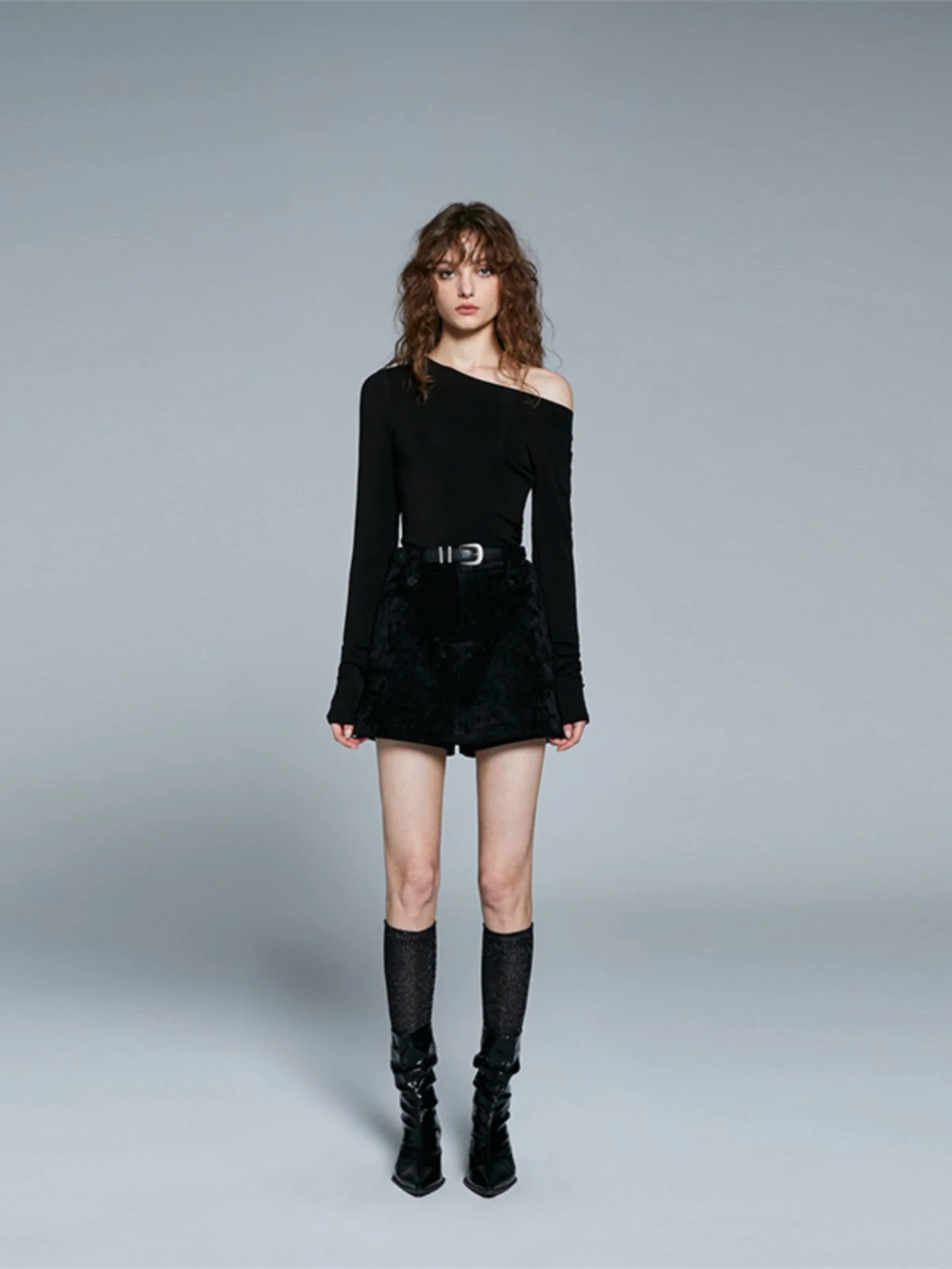 

Женский трикотажный свитер UNDUSUS из шелка и шерсти, оригинальный дизайн, с косым воротником, новинка, приталенный крой, длинный рукав