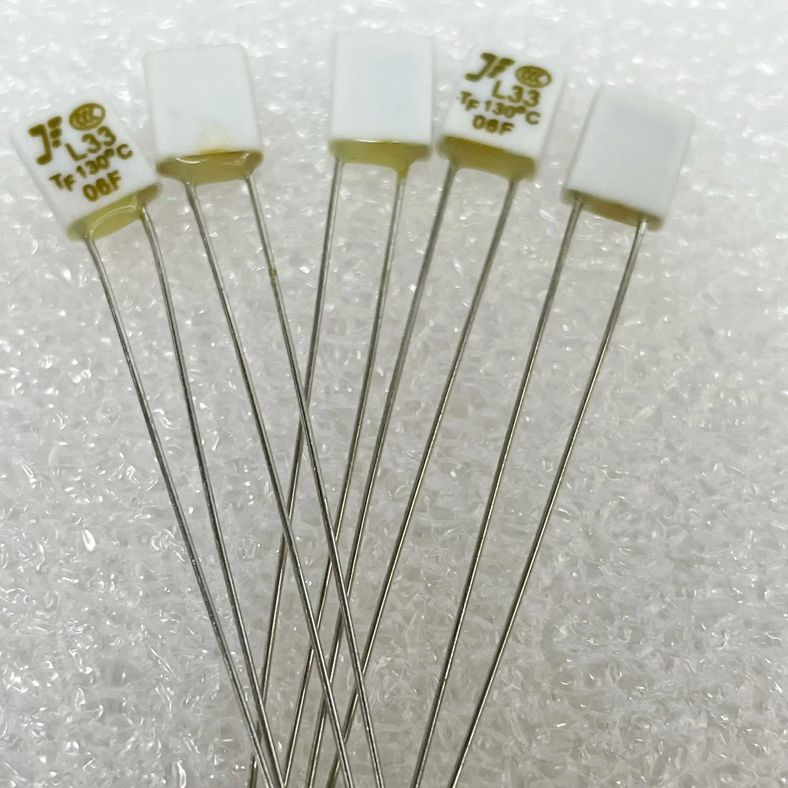 10pcs/LOT L33 Thermal Fuse Cutoff TF 130C 130 Degree 2A 250V Square Link Temperature Switch