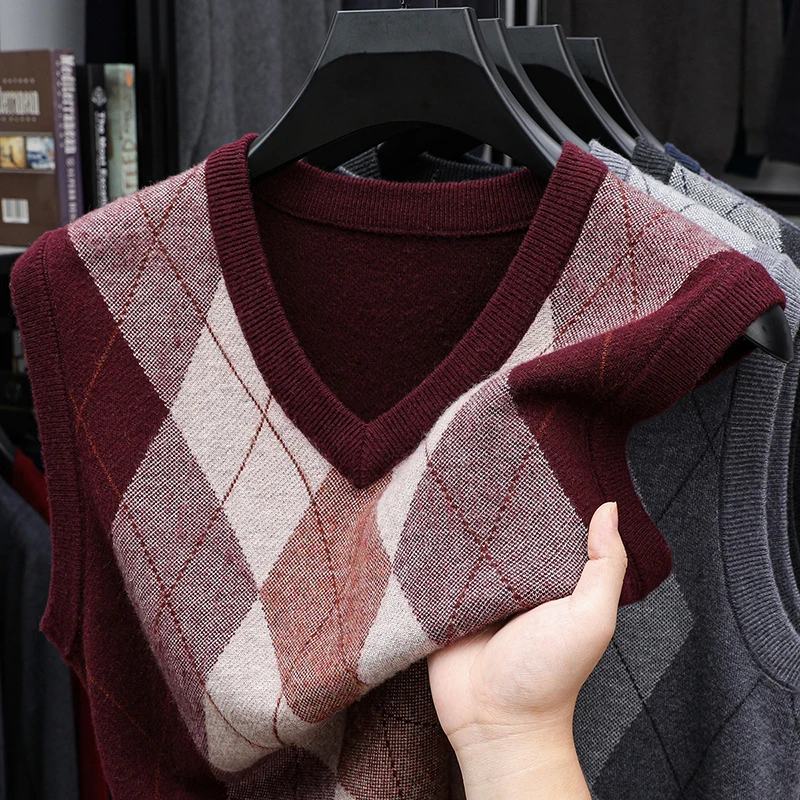 

Autumn and Winter Clothing Middle-aged Men's V-neck Sweater Vest Sleeveless Thick Sweater Versatile Men's Top Harajuku Sweater
