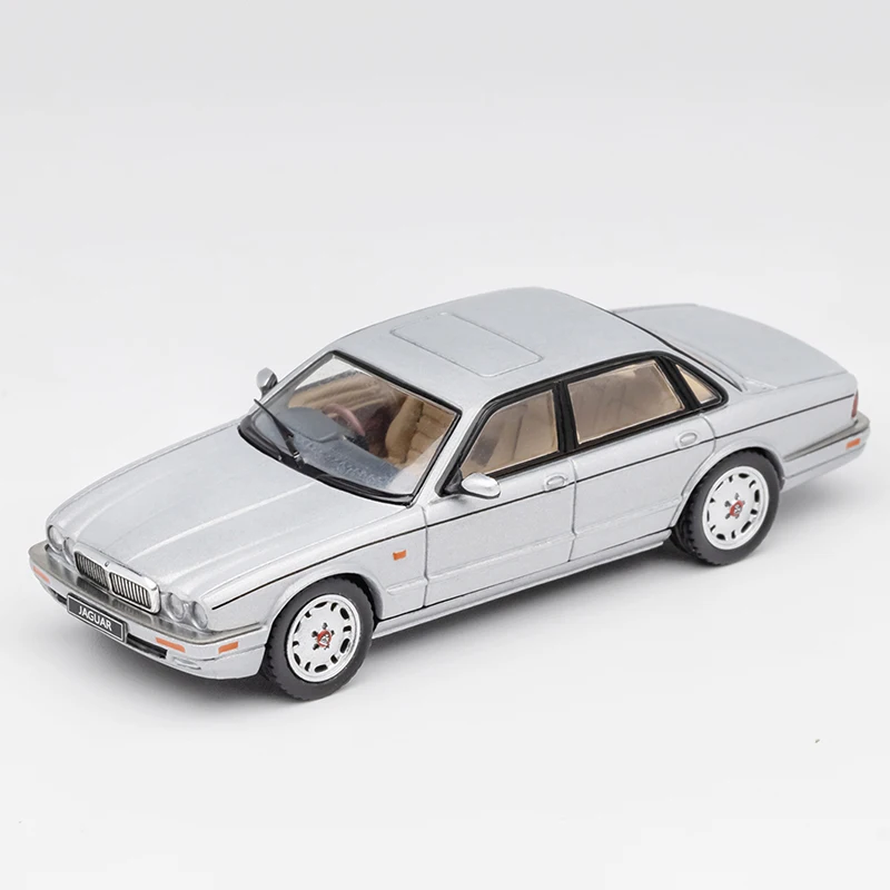 New Arrival Scale 1:64 Model Car For Jaguar XJ (X300) Metallic Material Can Be Used To Collect And Decorate Model Car Collection