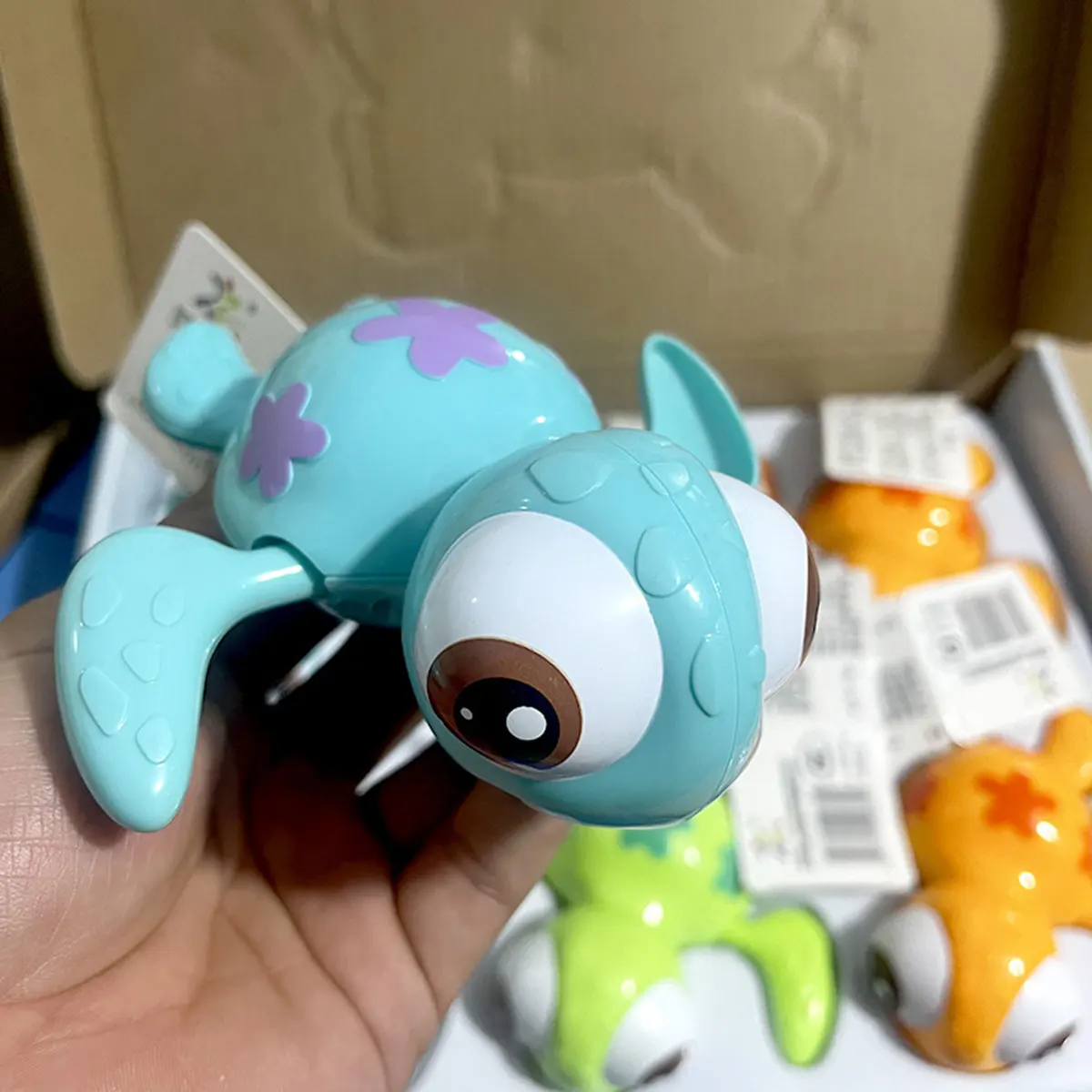 ของเล่นเต่าน้อยว่ายน้ำแบบไขลาน ไม่ต้องใช้แบตเตอรี่ ของเล่นแบบอินเทอร์แอคทีฟ เต่าน้อยน้อยแสนสนุก ของเล่นในน้ำสำหรับอาบน้ำ