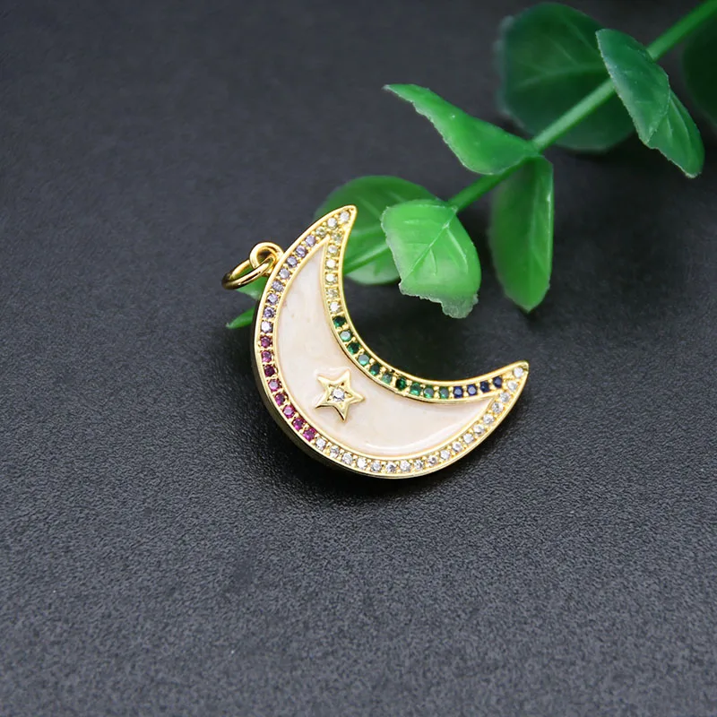 

Fashion Jewelry Supplies Gold Plated Multi Diamand Paved Enamel Rectangle Fish Tail Moon Pendant Necklace for Women