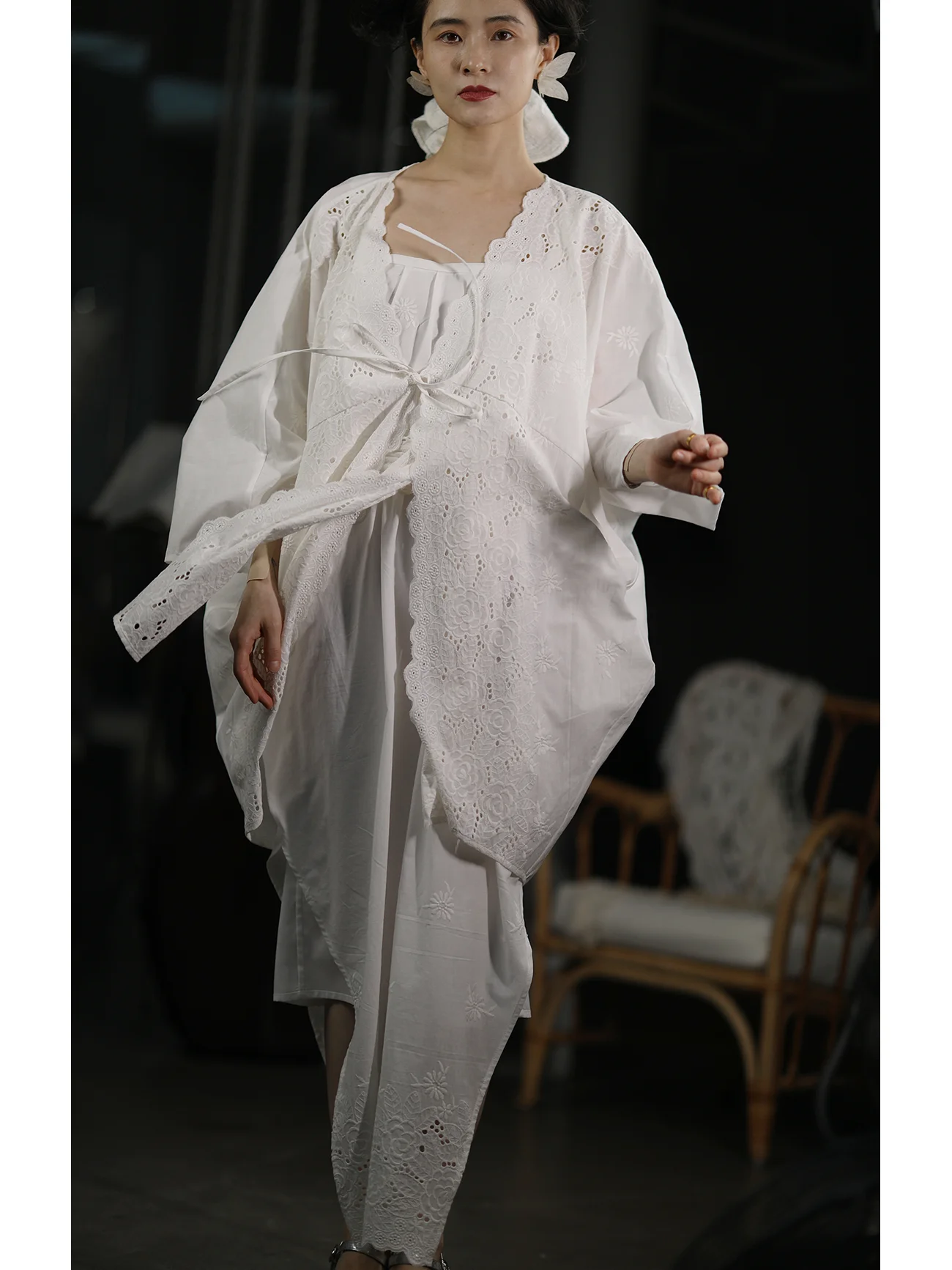 

New Chinese Sle Embroidered Soft Cotton Hollow out Rose Modern V-ne Long Sve Women's Sweater Ninth Cloud Faion Set