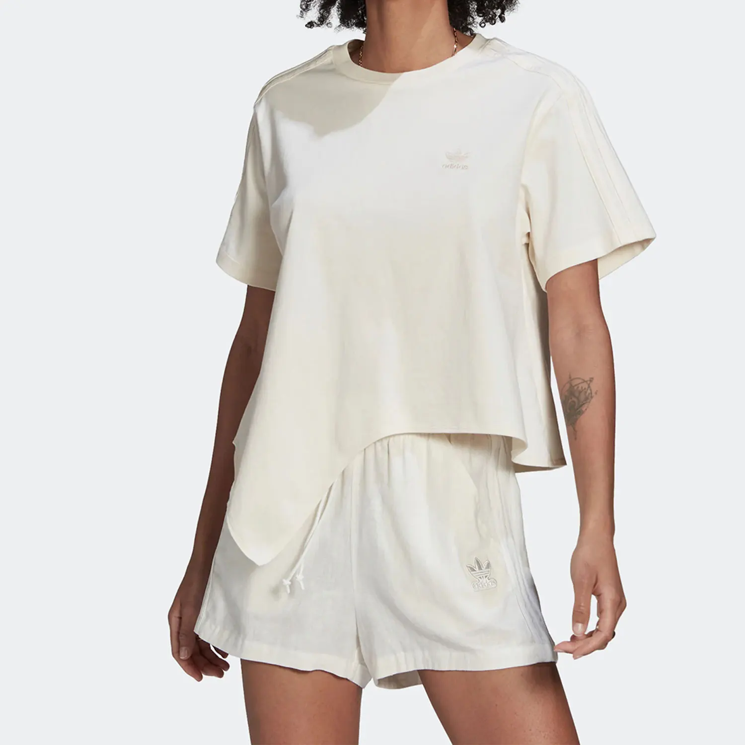 

Adidas Authentic Summer Trefoil Women's Athletic Short Sleeve T-Shirt HD2759