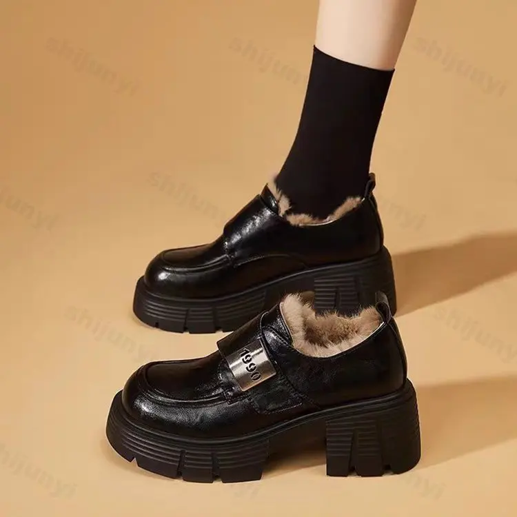 2025 Nieuwe Vrouwen Enkellaarsjes Korte Pluche Loafers Platform Lederen Schoenen Mode Winter Designer Vrouw Dikke Hak Chelsea Sneeuwschoenen