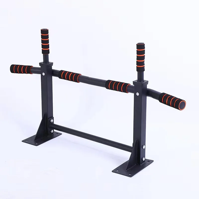 عرض ترويجي للياقة البدنية في الأماكن المغلقة، قضبان حائط للجمباز والذقن مع لون أبيض وأسود