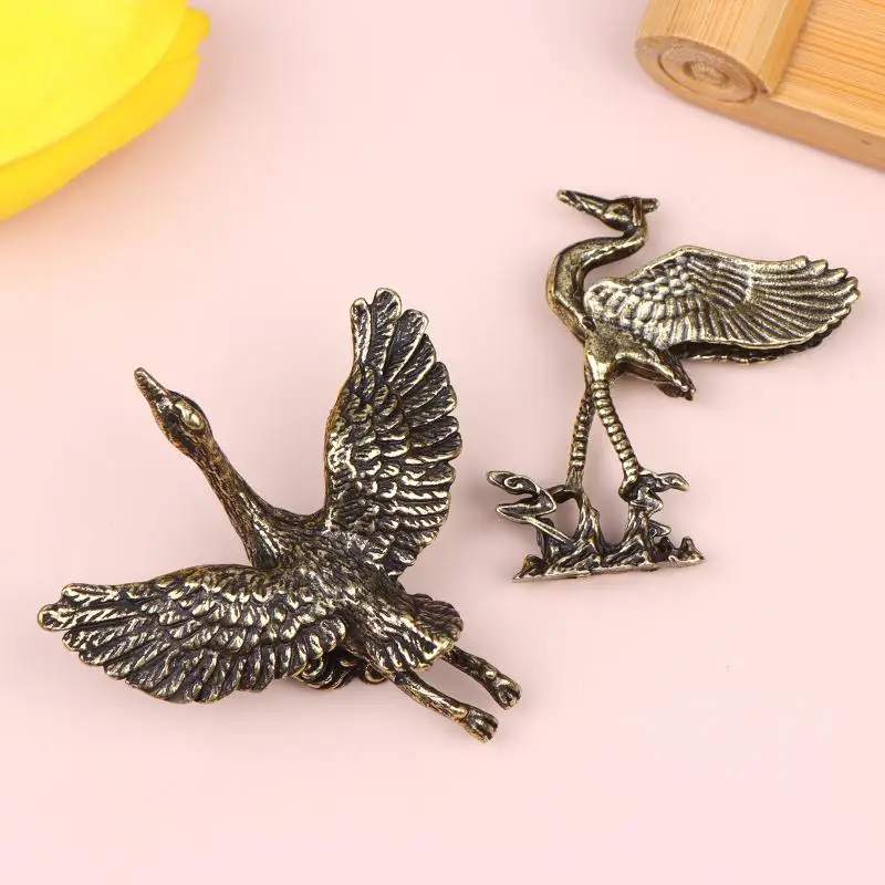Elegant Brass Flying Crane Figurine Vintage Style Animal Home Decor Office Gift Detailed Feathers Comb Table Ornament Tea Pet
