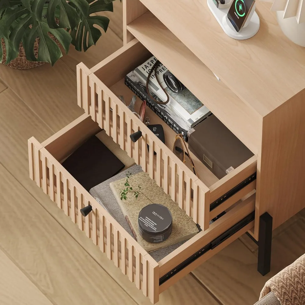 USB 포트와 콘센트가 있는 엔드 테이블 산업 스타일 나이트스탠드, 개방형 선반 1개와 속이 빈 서랍 2개가 있는 침대 옆 테이블