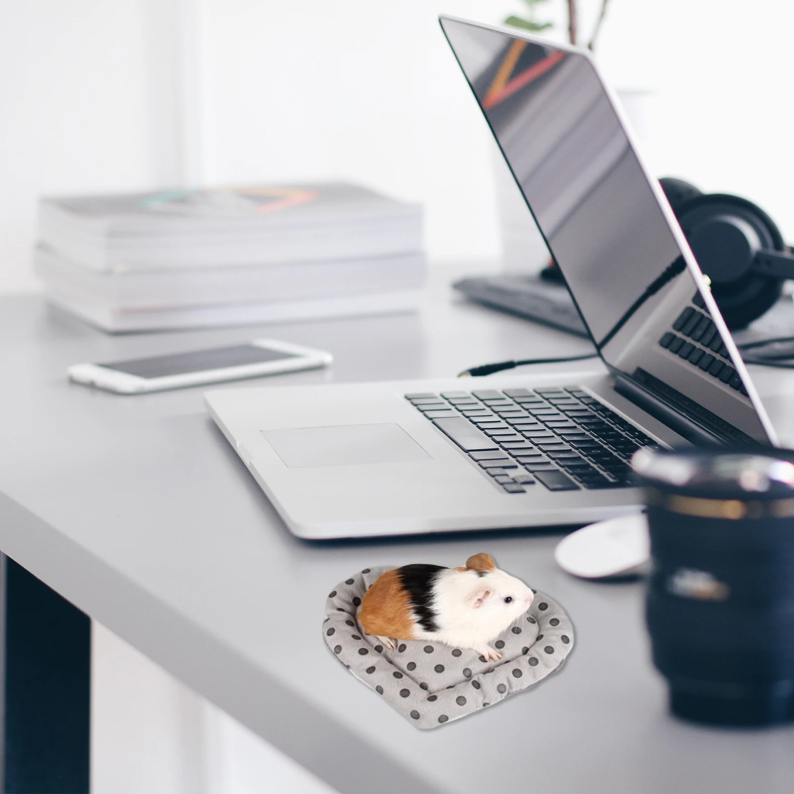 

2Pcs Foldable Small Pet Winter Bed Mat Warm Nest Cushion for Hamster Mouse Hedgehog Cozy Sleeping Place Easy Storage