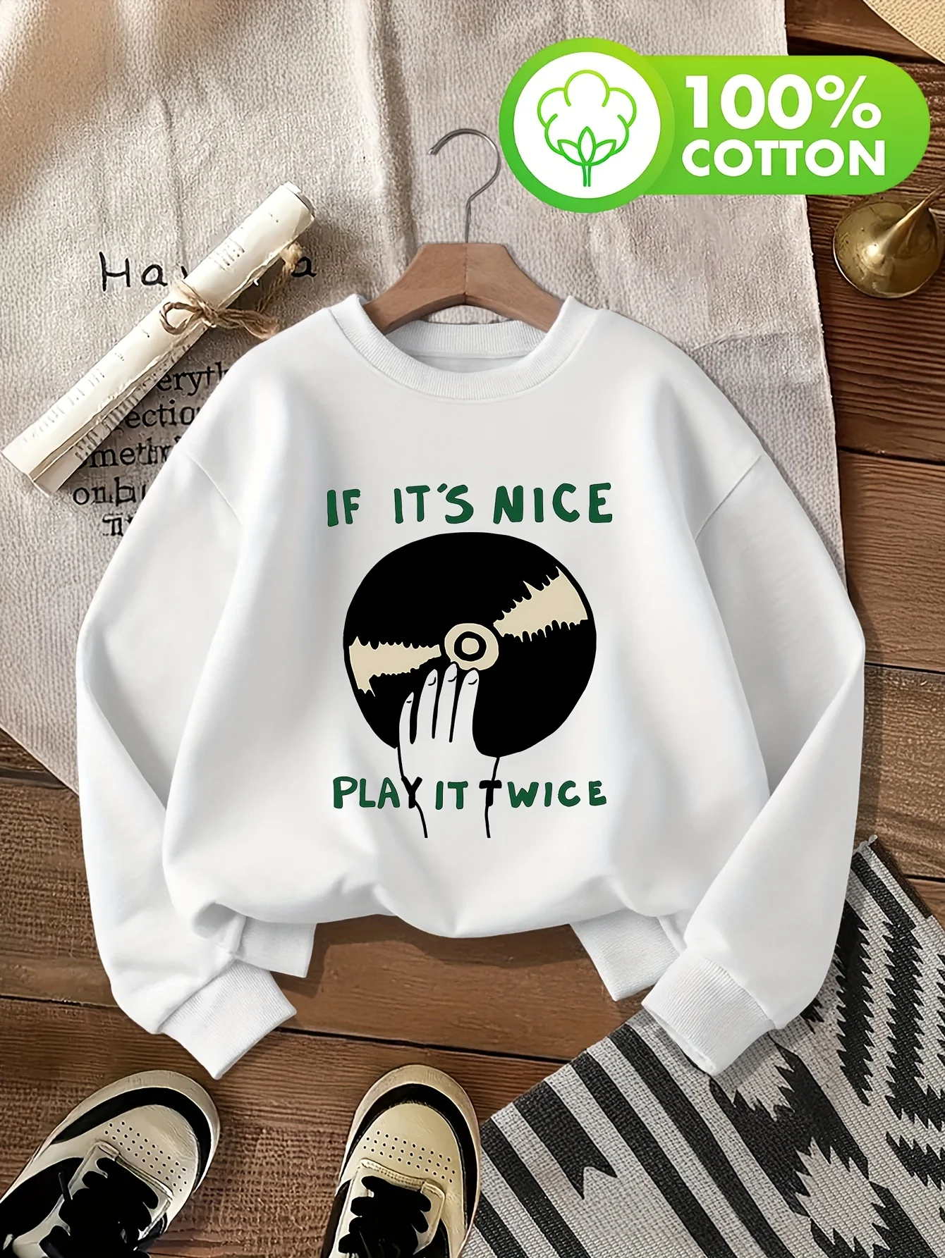 유머러스한 텍스트가 있는 타겟 로고 스웨트셔츠는 가을 겨울에 따뜻하고 편안하며 가을과 겨울 모두에 적합합니다.