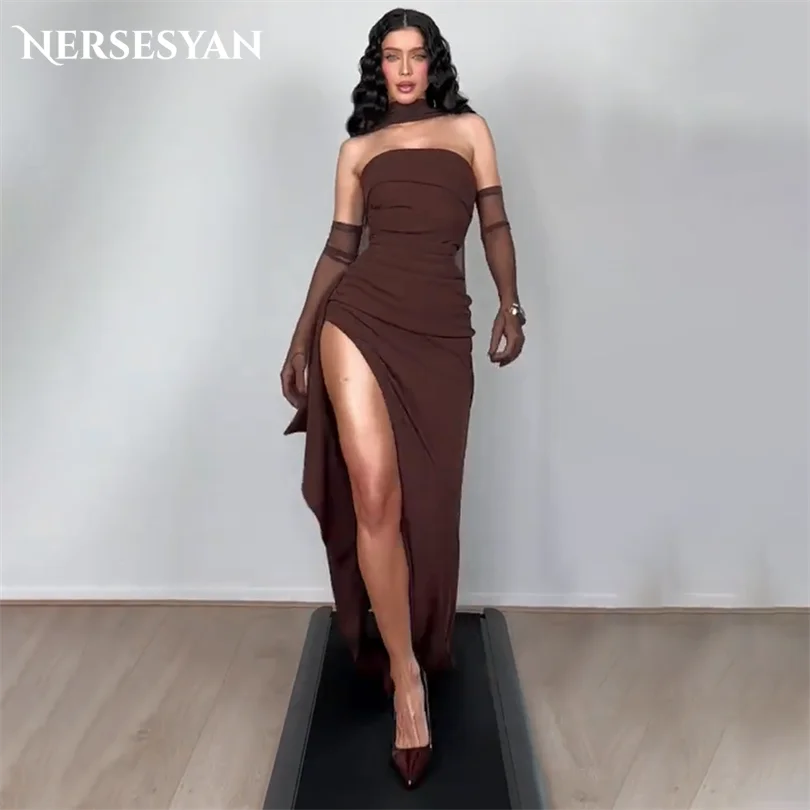 

Nersesyan Sexy Chocolate Mermaid Evening Dresses Strapless Pleats Side Slit Formal Gowns 2025 Satin Maxi Party Dress Customized