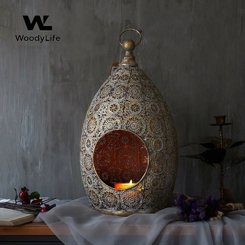 Iron Candle European Retro Hollow Romantic Atmosphere Decoration Bar Jewelry Carved Candlestick Bed and Breakfast Living Room