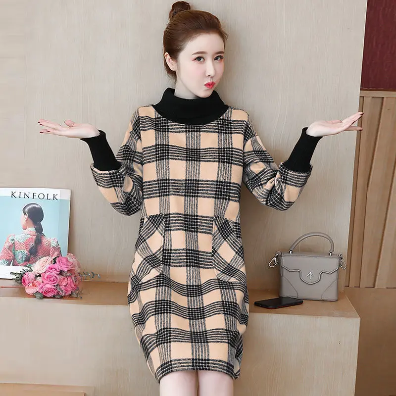 Fat Mm Age Reducing Mid Lengte Rok Vrouwen Herfst Winter Nieuw Item Plus Size Hoodie Losse Flesh Blocking Plaid Hoge Hals Jurk