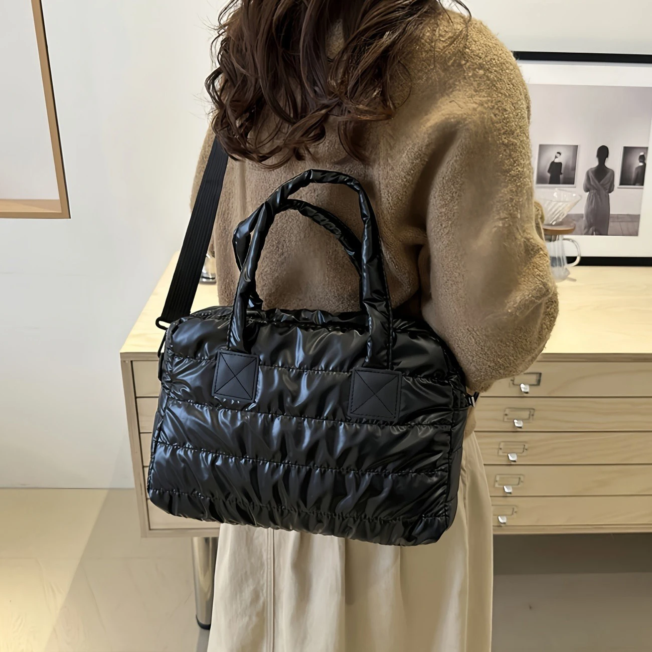 

Stylish Ladies Spacious Tote Purse Glossy Finish Top Zip Removable Adjustable Strap Crossbody Single Shoulder Handheld Daily