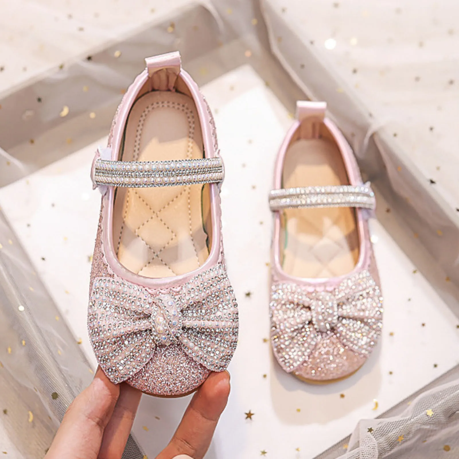 

Takeaway Sandal Girls Sandals Fashion New Pattern Cute Bow Sequin Decoration Flat Bottom Versatile Toddler Girl Home Slippers