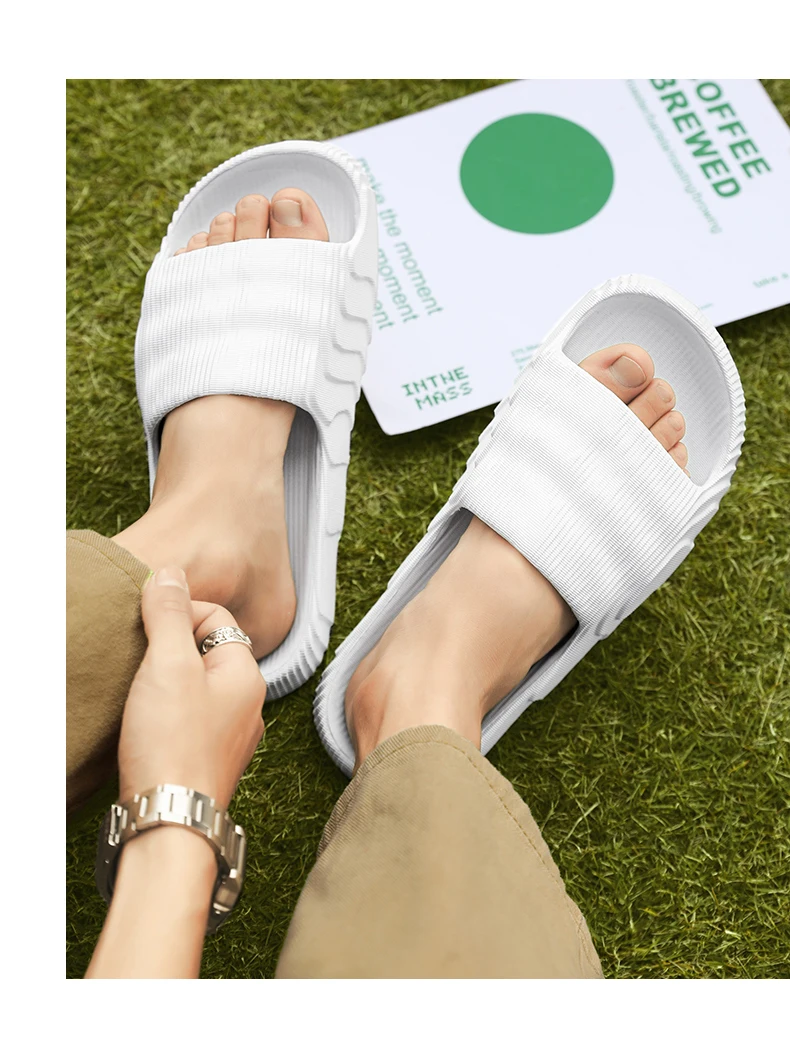 Man Fashion Sandals Solid Beach Slippers Summer Non Slip Sandals Soft Unisex Slides Women Luxury Outdoor Ultralight Shoes