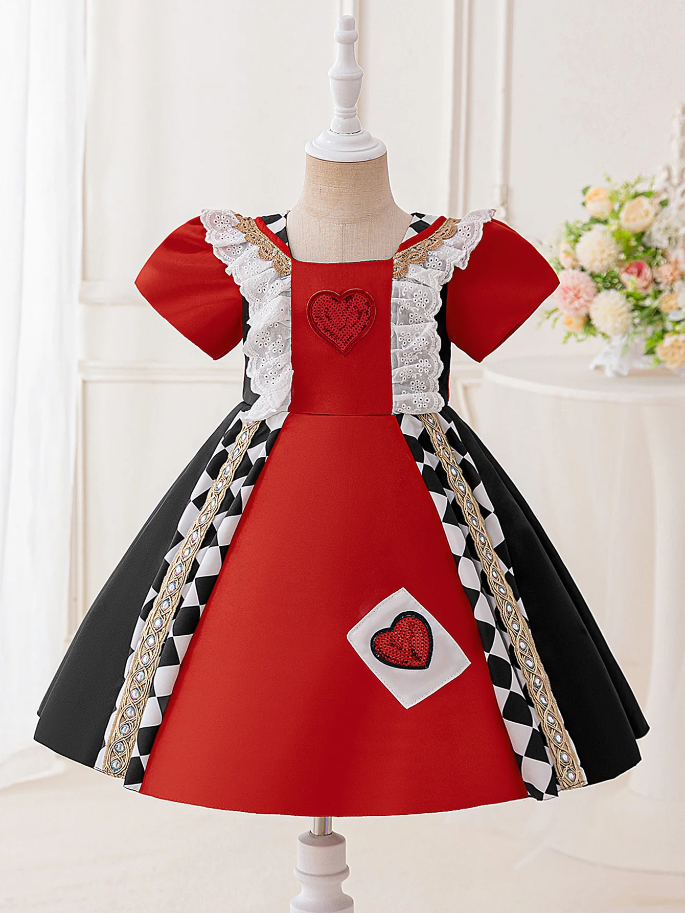 Elegantes Pokerkostüm „Königin der Herzen“ für Mädchen, ideal für Hochzeiten, als Brautjungfernkleid, für Geburtstagsfeiern, als Mädchenkostüm für Weihnachten oder Halloween. – Detail 2