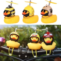 Pato amarillo con casco para bicicleta sin luces, accesorios de Motor para coche, adorno de decoración Interior de coche