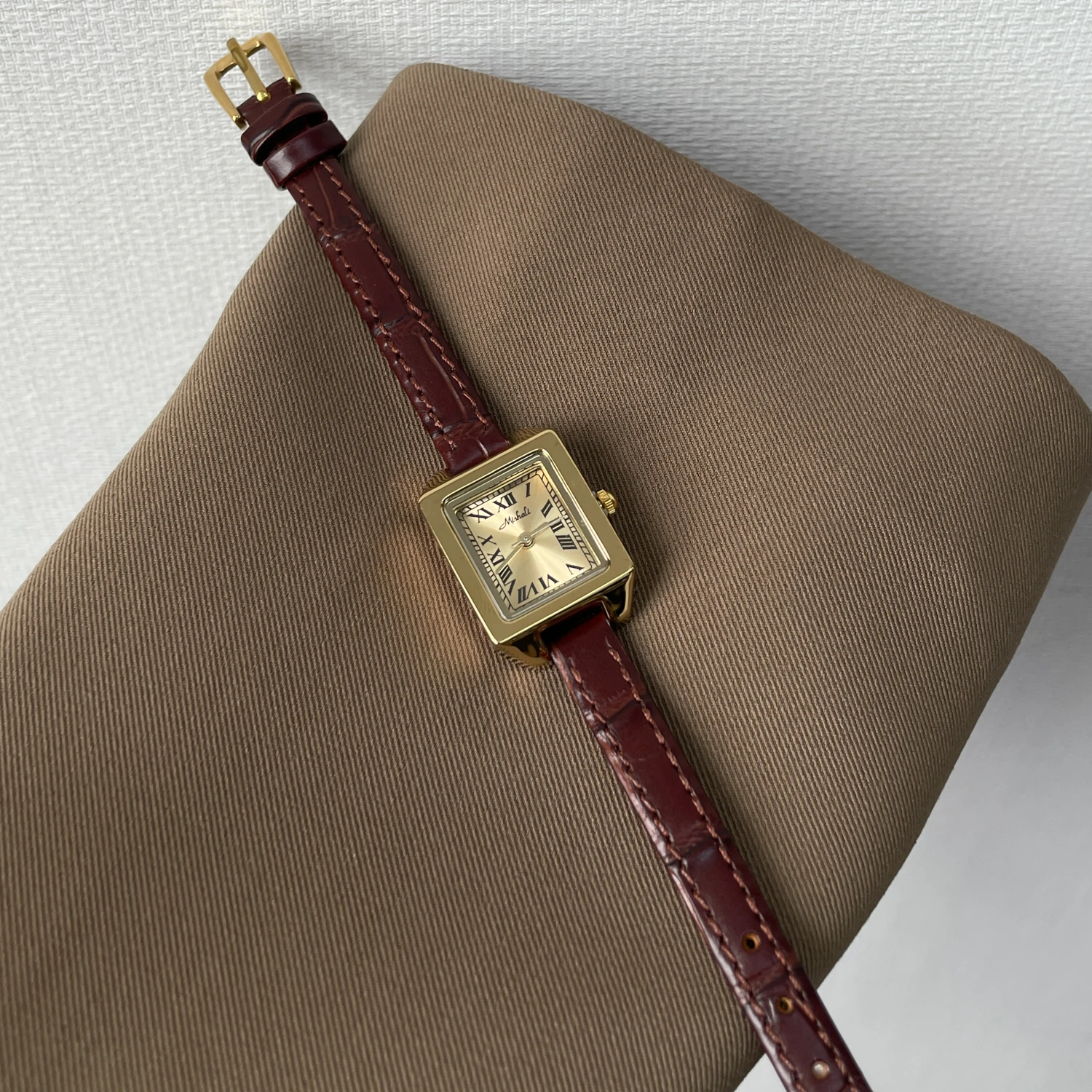 

New Brown Gold Sugar Cube Women's Watch, 2026 New Style, Elegant Women's Artistic Wristwatch, High-End Luxury Ladies' Watch