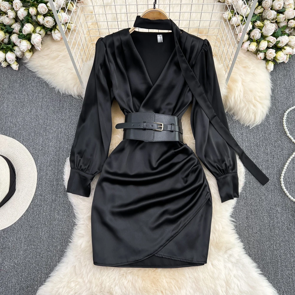 

2024 Autumn Korean Edition New French Hepburn Style Sexy Black V-neck Bubble Long Sleeve Skirt With Waist Pack and Hip Dress